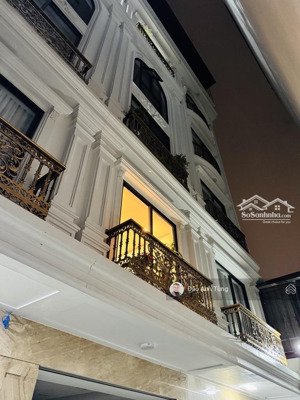 siêu phâm ngọc lâm 6 tầng thang máy gara oto full nội thất sát phố