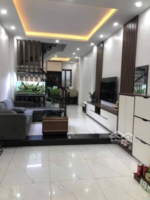 nhà mới dân xây - 20m ra phố - ô tô đỗ cổng - gần chợ
35m2 - 5t - full nội thất - giá 5,4 tỷ