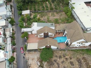 bds hvl cg: bán villa sân vườn có hồ bơi 865m2 mt đường 179 hoàng hữu nam q9