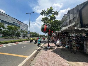 bán nhà mặt tiền kinh doanh phạm văn đồng - kha vạn cân kinh doanh ngày đêm đối diện gigamaill.