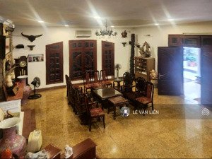 cần bán biệt thự cầu giấy 250m2 giá 72 tỷ rẻ nhất khu vực