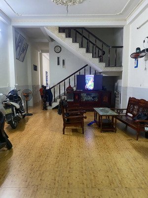 chính chủ bán nhanh nhà mt an hoà 7m5 khuê trung cẩm lệ
dt 92,5m2 kẹp cống thoáng mát
hướng : đn