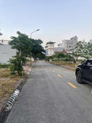 cần tiền bán gấp lô liền kề khu đô thị hồ mật sơn .dân cư đông đúc sầm uất thành phố chí linh.