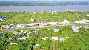 bán gấp nền vạn phát sông hậu đường số 9 5*16 giá 780triệu. kế công viên trung tâm. lh 