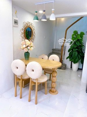 bán nr tại võ thị sáu, 5 tỷ, 20m2, 3pn, 2wc, 5 tầng