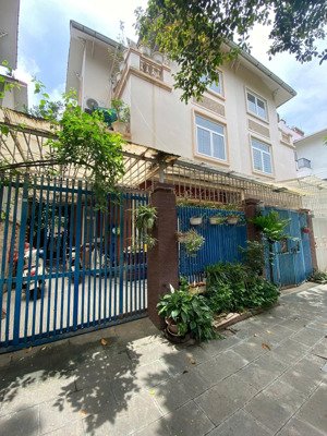 cho thuê bt làng việt kiều châu âu - mỗ lao - hđ, 160m2 đất, xd: 80m2 x 3t, mt: 10m, full nội thất