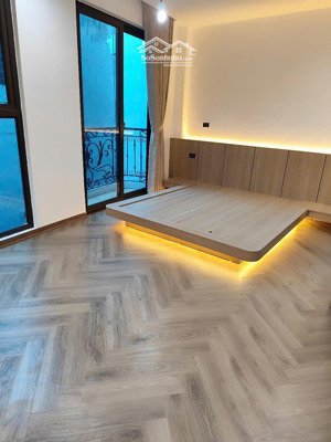 bán nhà mới tinh thang máy gần mặt phố đường hồ tùng mậu giá chỉ 8,2 tỷ