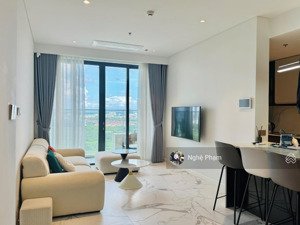 cần bán căn góc 2pn toà crest - metropole, nhà rộng hướng mát, view landmark 81. nội thất hiện đại