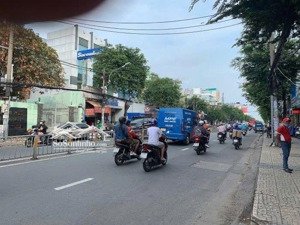 khuôn đất lớn-vị trí vàng-giá tốt- thuê cao-bán đất 11x22-hẻm 8m,sát mặt tiền trường chinh tân bình
