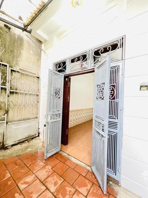 chính chủ bán nhà nhỏ xinh - sổ riêng - full công năng - gần phố - nhiều tiện ích xung quanh