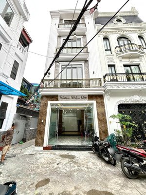 nhà độc lập xây mới tinh có sân siêu rộng mặt ngõ nông tại đường đà nẵng - hải phòng chỉ hơn 3 tỷ