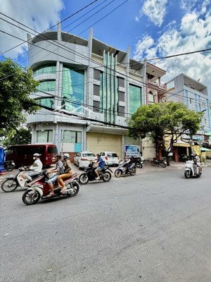 bán nhà mặt tiền khu bàu cát, 4x19m, 11 tỷ, p10 tân bình