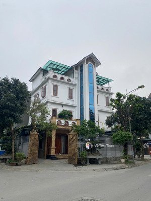 cho thuê bt thành phố giao lưu - btl, 200m2 đất, xd: 100m2 x 4 tầng, lô góc 3 mt, ôtô đỗ thoải mái.