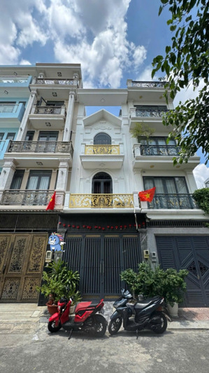 bán nhà hẻm nhựa 8m đường hoà bình, dt (4*18). cn: 72m2. trệt + 3 lầu. hướng đông. giá 10.7 tỷ tl