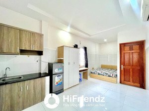 studio cửa sổ trời sát cầu nguyễn văn cừ q1 - thang máy - full nội thất như hình