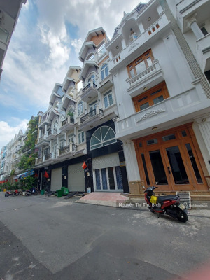 bán nhà quận 7, xh ngủ nhà, 5 tầng có thang máy, nội thất gỗ nam phi, ngang 5.2m, hơn 8 tỷ