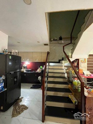 chủ ngộp gởi bán nhà 1 trệt 1 lầu căn góc 2 mặt tiền 6x17=102m2, đã hoàn công,sổ riêng, 3 phòng ngủ