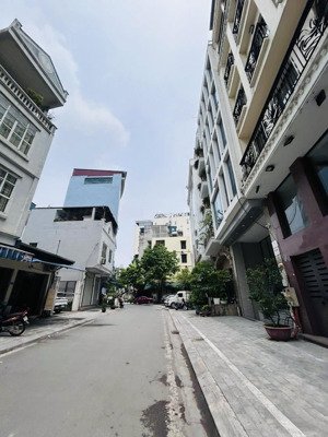còn duy nhất 1 mảnh xây toà view hồ tây, ngõ thông ô tô vào, 140m2 mặt tiền: 6.8m, giá: 28.5 tỷ