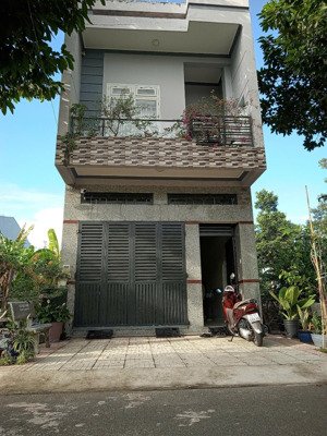 bán nhà riêng tại trung tâm tp. phú mỹ: 3 tầng, 324 m2, 3pn, 2wc; có garage xe hơi