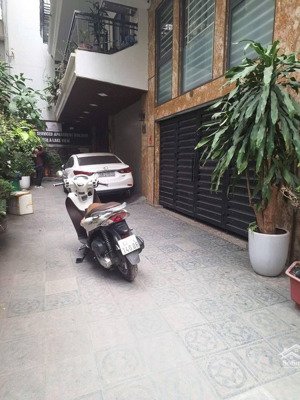 * chủ cần bán nhanh toà nhà căn hộ apartment võng thị tây hồ 150m ,8 tầng ôtô đỗ cửa ,giá chỉ 63 tỷ