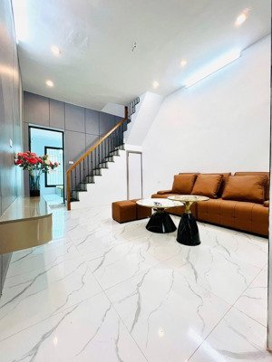 thanh khoản gấp! tt nam đồng đống đa, nhà đẹp, 2 thoáng, 3pn, 2wc, cạnh hồ đắc di, 90m2