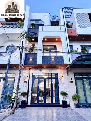 bán gấp nhà 2 lầu 120m2 full nội thất bao sang tên giá tốt nhất kdc