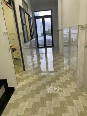 bán nhà 3 tầng- cách phạm văn đồng 30m- dt 89,5m ngang 5,25m- giá 6,5tỷ vĩnh hoà- nha trang