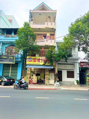 sản phẩm hiếm l nhà mặt tiền đường chính hoàng diệu ngang 5m5 cách biển trần phú chỉ 400m