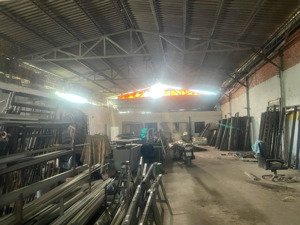 kho xưởng cần cho thuê gấp: dt 400m2. giá 22tr. đường tải 24/7. kg cấm. xe cont vào đc