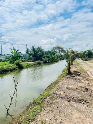 bán nhanh 3 lô đất thổ cư liền kề sổ sẵn ngay thị trấn đức hòa - 5x25m giá 1.68 tỷ/lô