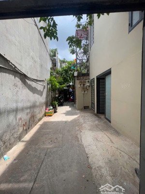 bán nhà phú mỹ hưng . hẻm số8 phú thuận cạnh trung tâm hành chính phú mỹ hưng . nhỉnh 4 tỉ