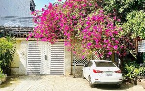 căn nhà ngang 10m chủ kẹt tiền bán gấp, tặng hết nội thất xịn sò cho khách