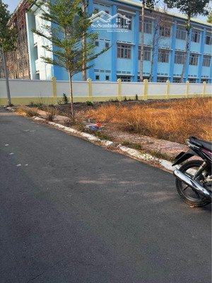 chủ cắt lỗ lô đất xã lộ 25, sát nút giao vành đai 4, xung quanh đầy đủ tiện ích