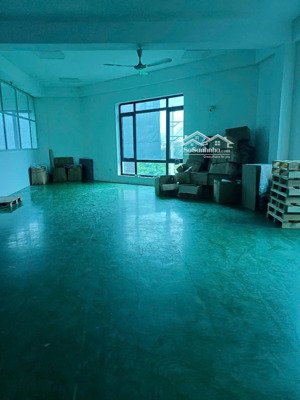 cho thuê nhà xưởng làng nghề triều khúc tổng dt 1200m vuông thông sàn mỗi tầng 250m 5tầng thang máy