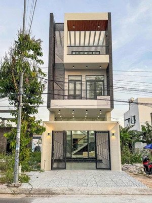 chính chủ bán nhà phố 3 tầng full nội thất tt tp tân an gần aeon mall giá chỉ 2.3 tỷ
