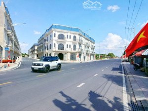 mình cần bán nhà phố 3 tầng hoàn thiện đầy đủ có nội thất gần aeon thuận an, bình dương