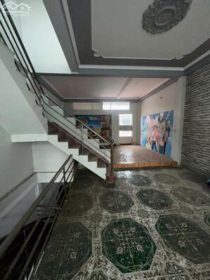 Cho thuê nhà mặt tiền đường 30 tháng 4 đối diện trường lương thế vinh giá 23 triệu.