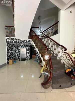 Cho thuê nhà có thang máy đường trần phú ngang 6m full nội thất giá dưới 30 triệu