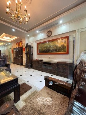 chính chủ bán nhà phố trung tâm hai bà trưng vị trí vàng kinh doanh đỉnh cao, giá tốt liên hệ