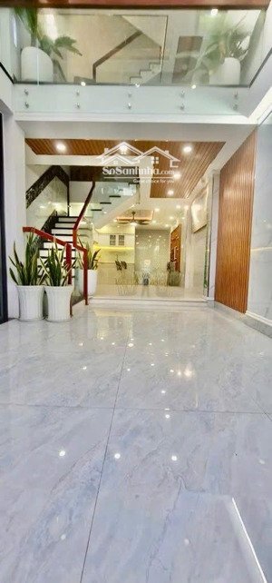 bán nhà ngay mũi tàu trường chinh, cộng hoà, 5 tầng, 4.5x17, 7tỷ8, p15 tân bình