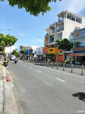 bán nhà mặt tiền đường ỷ lan, tân phú dt: 4x20.3m nhà 2 lầu giá 9.9tỷ tl lh: quang tỷ