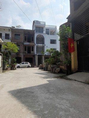 khu biệt thự - ôtô tránh, dừng đỗ ngày đêm - mt quyền lực - sát tc + mỏ