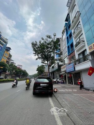 cần bán mặt phố quận long biên-đường 40m2-180m2-mt 7m-dòng tiền-kinh doanh-toà nhà-chỉ 250tr/m2