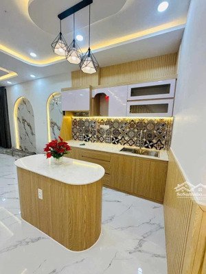 bán nhà đẹp hàng hot đường phạm thế hiển q.8 không quy hoạch