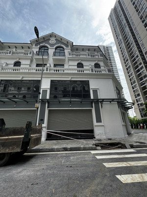 chính chủ: cho thuê shophouse áp góc khu s2 vin smartcity - diện tích 129m2 - hỗ trợ hoàn thiện