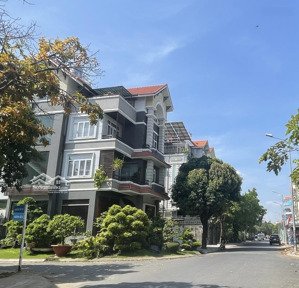 bán biệt thự himlam q7 giá: 52 tỷ sh vĩnh viễn, nội thất đẹp, có thang máy lh: 