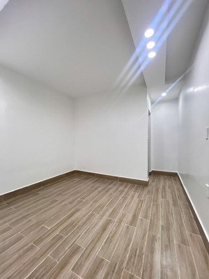 bán nhà ngõ 231 trần nguyên hãn 5 tầng, giá 5ty6!