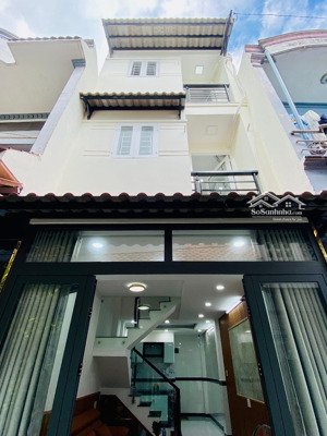 bán gấp nhà quận 4 68m2/2ty9 hợp đồng cho thuê 19tr/tháng sổ hồng riêng chính chủ
