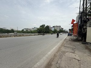 cho thuê nhà mặt đường 21b, dt 185m2, mặt 6m, vỉa hè kinh doanh siêu đỉnh