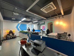 cho thuê nhà nguyễn trãi, 90 m2 x 4 tầng, lô góc đẹp